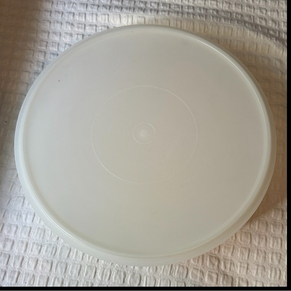 Vintage Tupperware 12" Round Storage Container - Picture 1 of 3